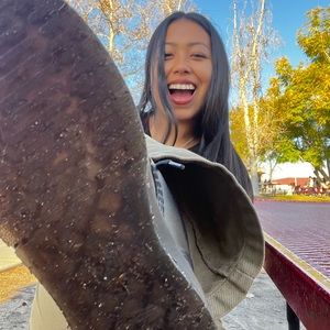 Meet your Posher, Isaida